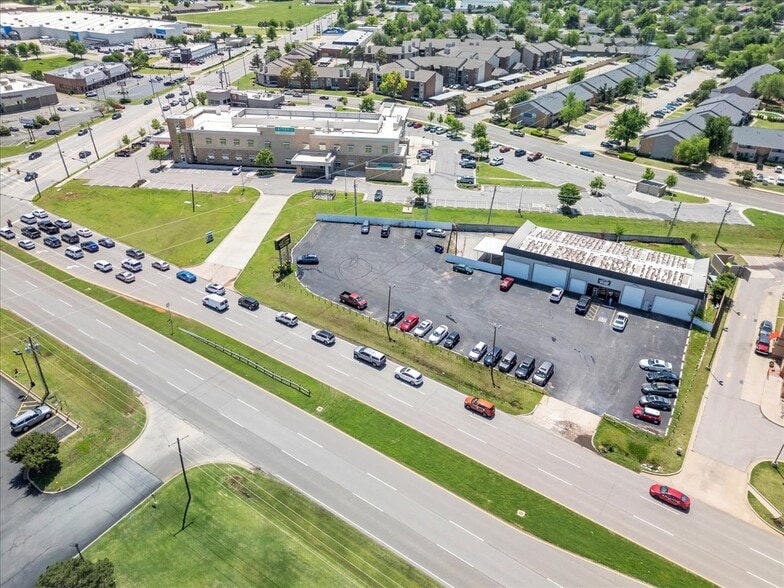 8020 NW Expressway St, Oklahoma City, OK for lease - Building Photo - Image 1 of 24