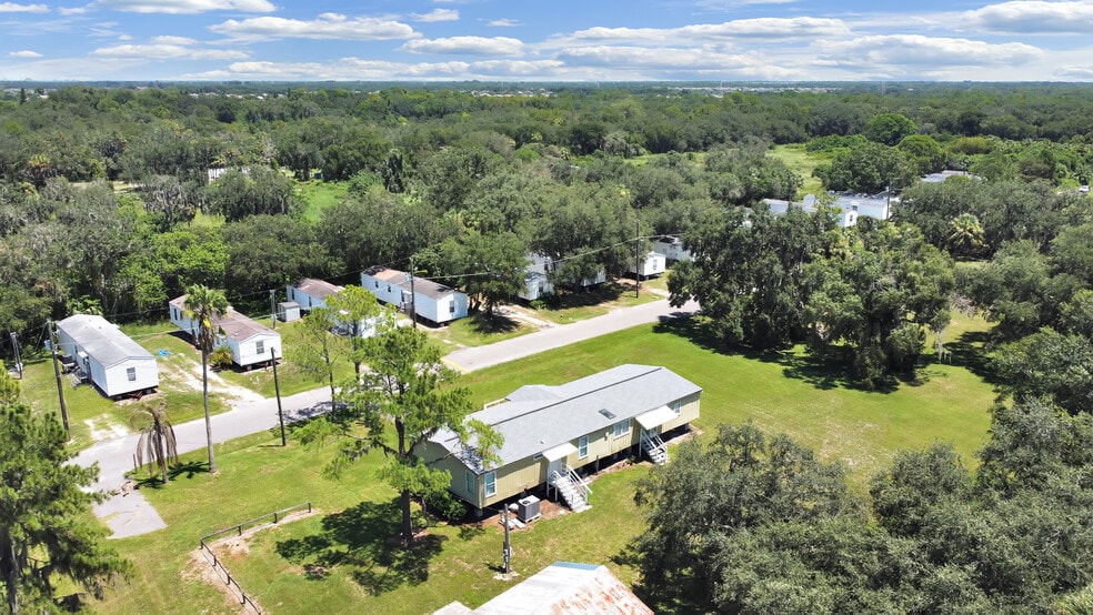 The Park portfolio of 2 properties for sale on LoopNet.com - Building Photo - Image 2 of 6