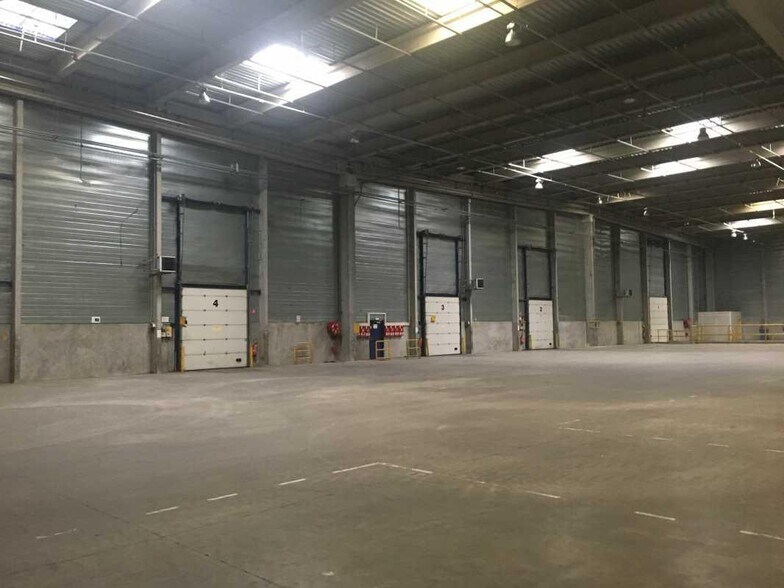 Industrial in Allonne for lease - Interior Photo - Image 2 of 4