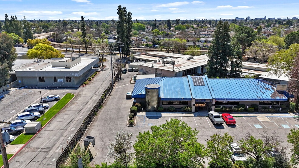 3520 E Shields Ave, Fresno, CA for sale - Building Photo - Image 2 of 42