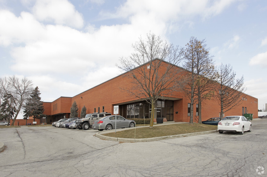 94-100 Carrier Dr, Toronto, ON for lease - Primary Photo - Image 1 of 2