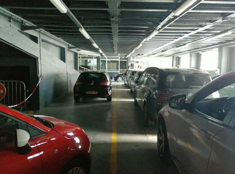 Flex in Champigny-sur-Marne for lease - Interior Photo - Image 2 of 2