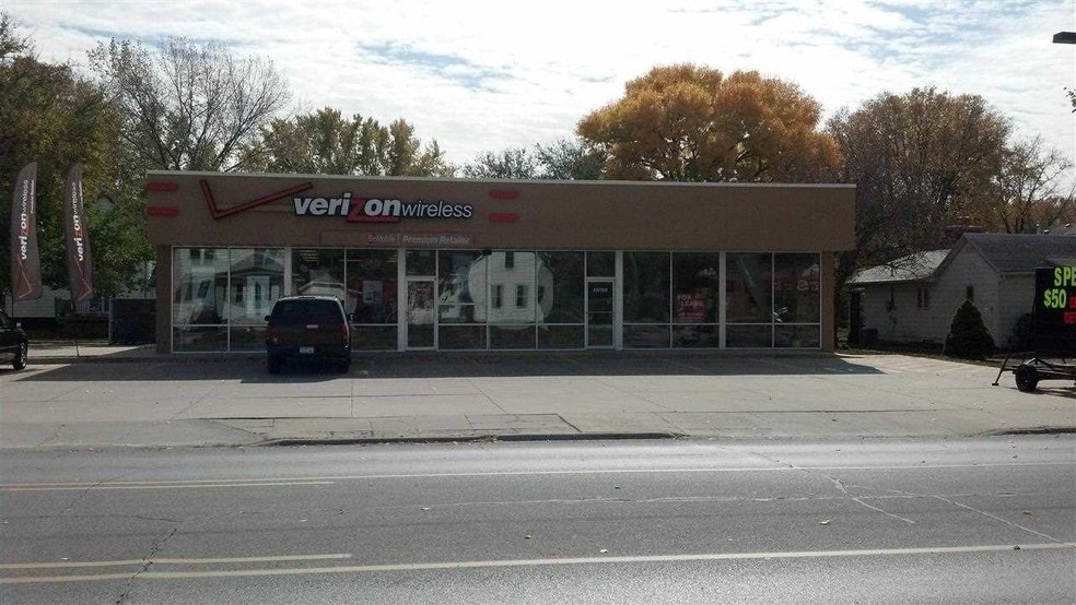 801-807 1st St W, Independence, IA for sale - Primary Photo - Image 1 of 1