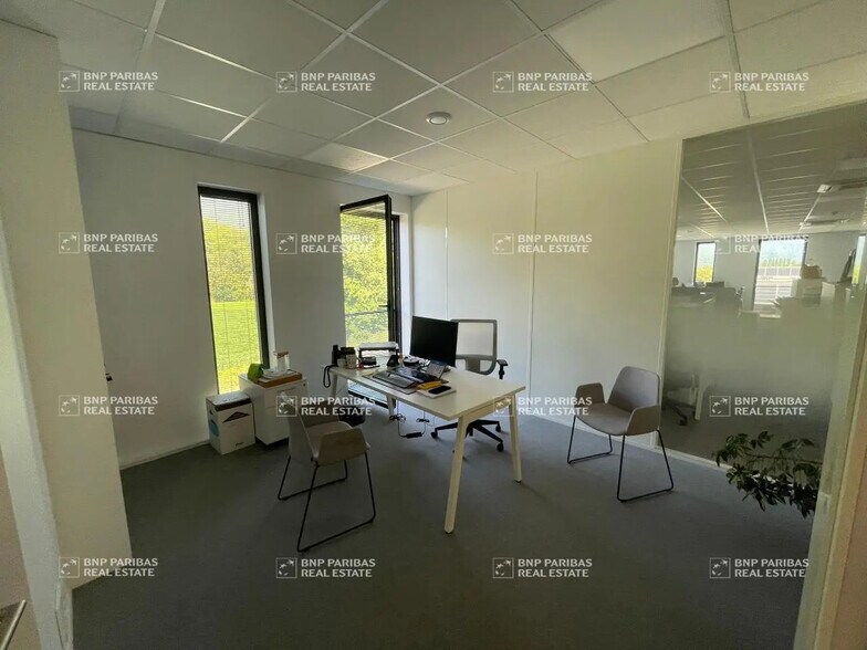 Office in La Motte-Servolex for lease - Building Photo - Image 3 of 12