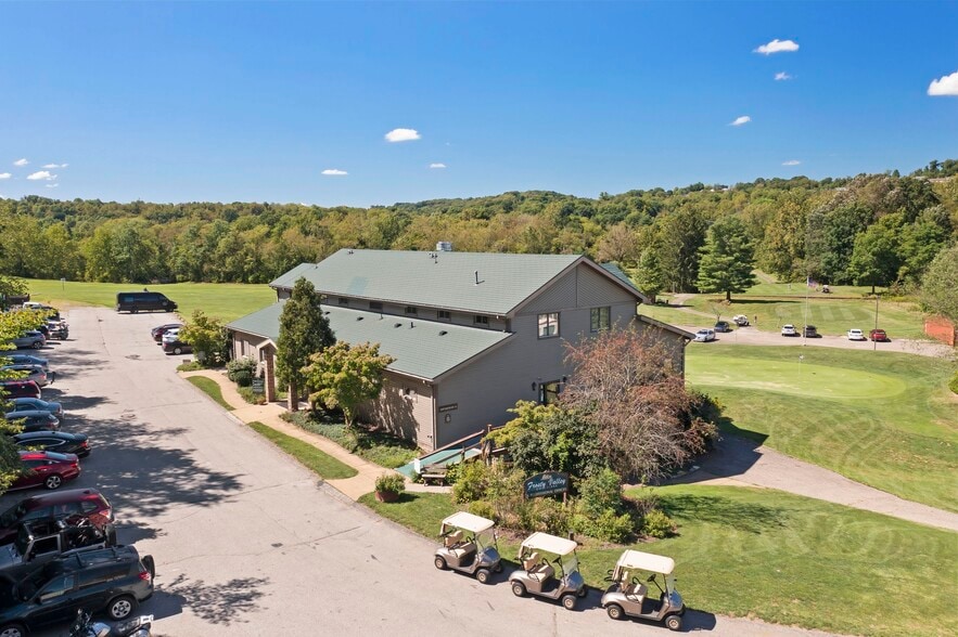 2652 Hidden Valley Rd, Pittsburgh, PA for sale - Building Photo - Image 1 of 10