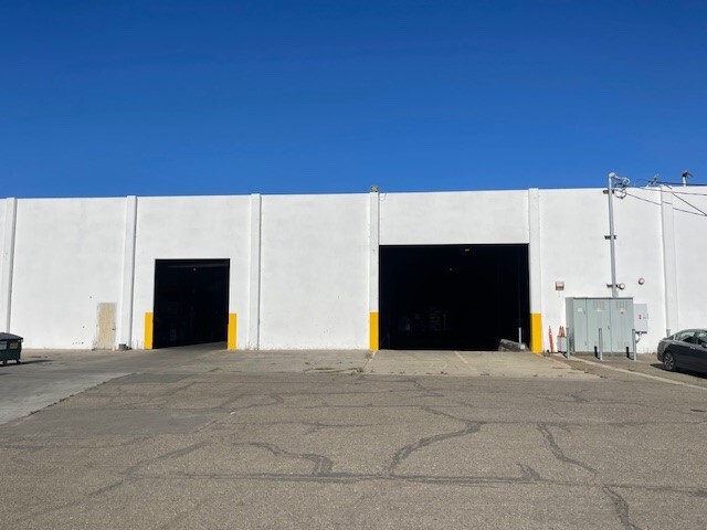 1025 98th Ave, Oakland, CA for lease - Building Photo - Image 2 of 6