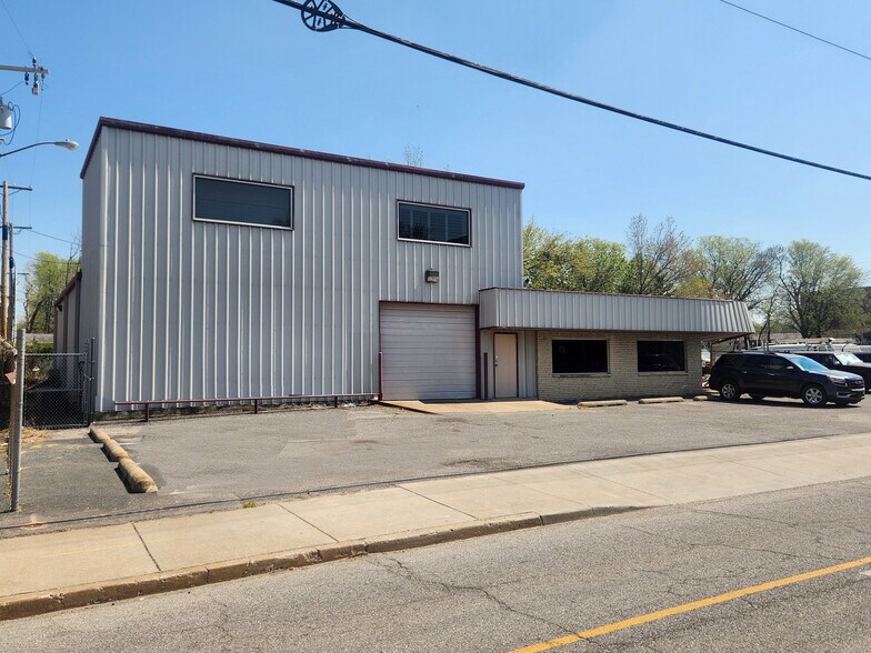 813 S Lewis Ave, Tulsa, OK for sale - Building Photo - Image 1 of 1