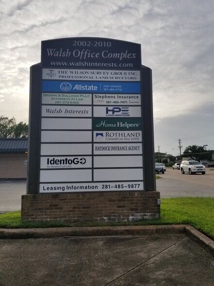 2010 Broadway St, Pearland, TX for lease - Building Photo - Image 3 of 3