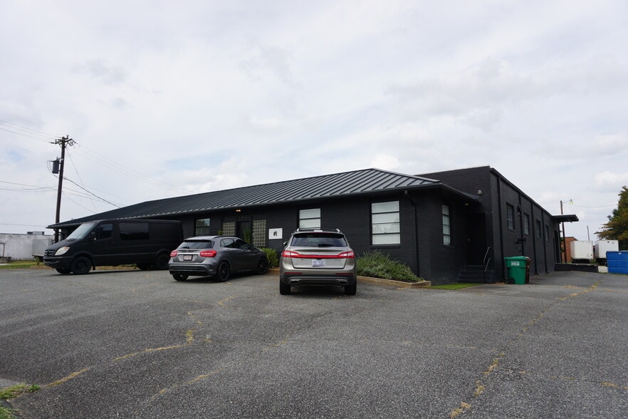 1012 W Market Center Dr, High Point, NC for lease - Building Photo - Image 3 of 6