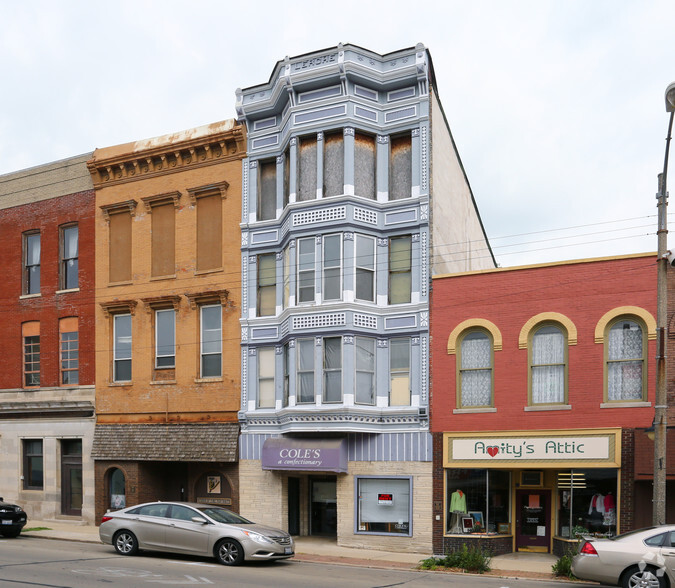 24 W Main St, Freeport, IL for sale - Primary Photo - Image 1 of 1