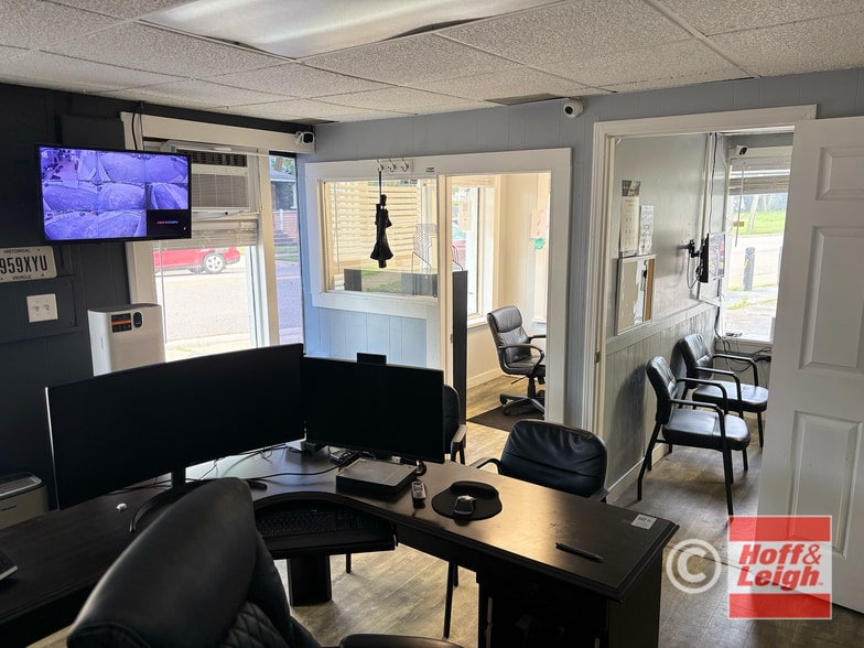 2414 East Ave, Akron, OH for lease - Interior Photo - Image 3 of 9