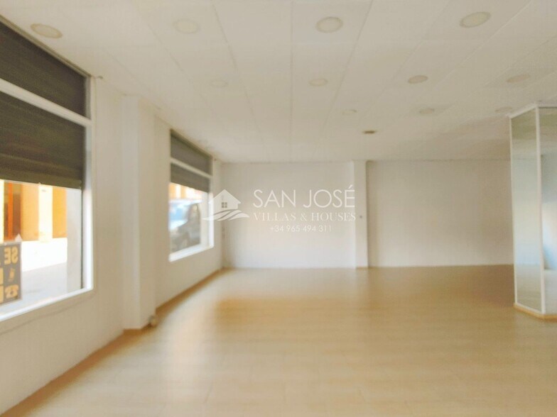 Retail in Alicante for lease - Building Photo - Image 3 of 7