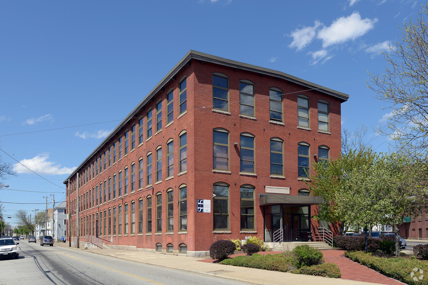 1070-1080 Main St, Pawtucket, RI for sale - Building Photo - Image 1 of 1