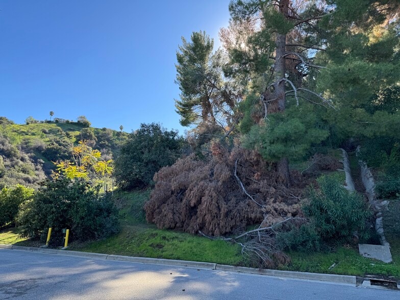 3 Ambar Dr, Woodland Hills, CA for sale - Building Photo - Image 3 of 17