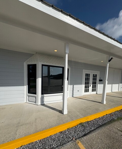 331-335 Reese St, Bay Saint Louis, MS for lease - Building Photo - Image 2 of 10