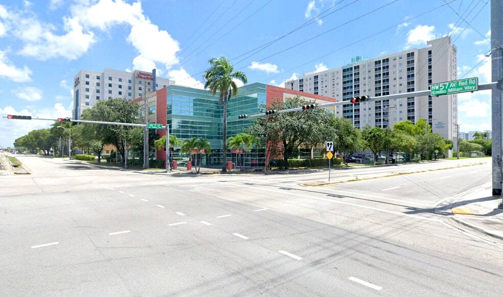 701-707 NW 57th Ave, Miami, FL for lease - Building Photo - Image 2 of 17