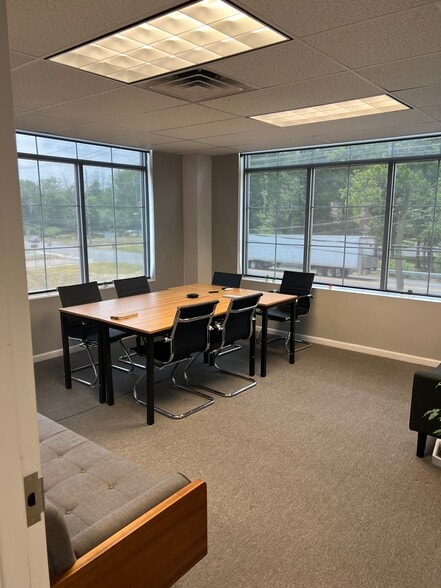 21 NJ-31, Pennington, NJ for lease - Interior Photo - Image 3 of 8