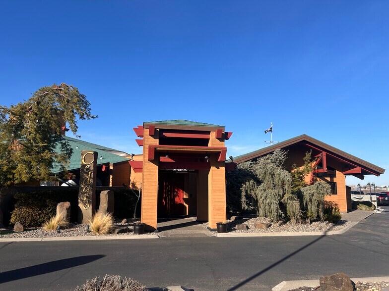 355 Clover Island Dr, Kennewick, WA for sale - Building Photo - Image 1 of 1