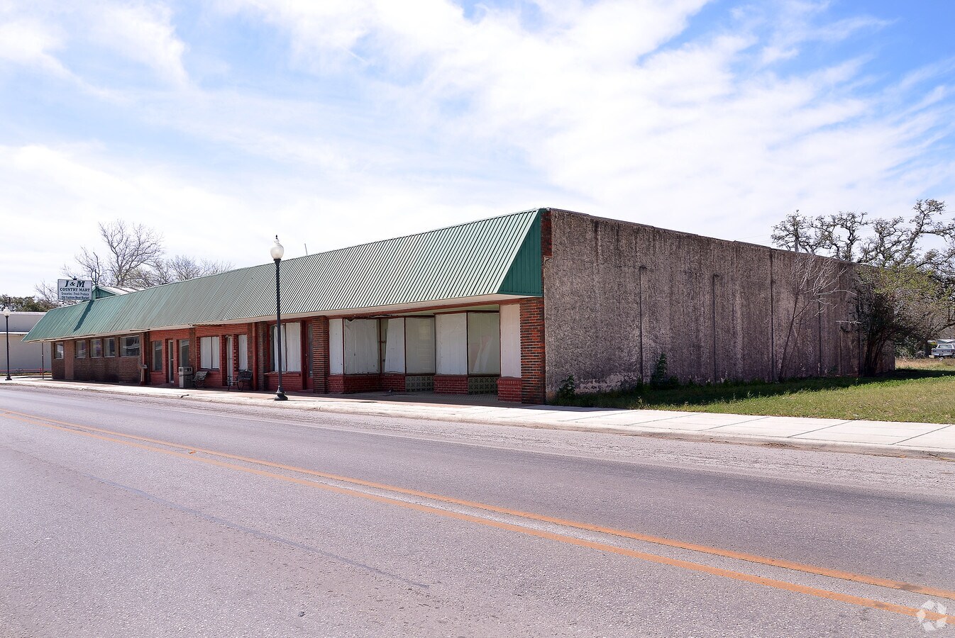 419 Center St, Sabinal, TX 78881