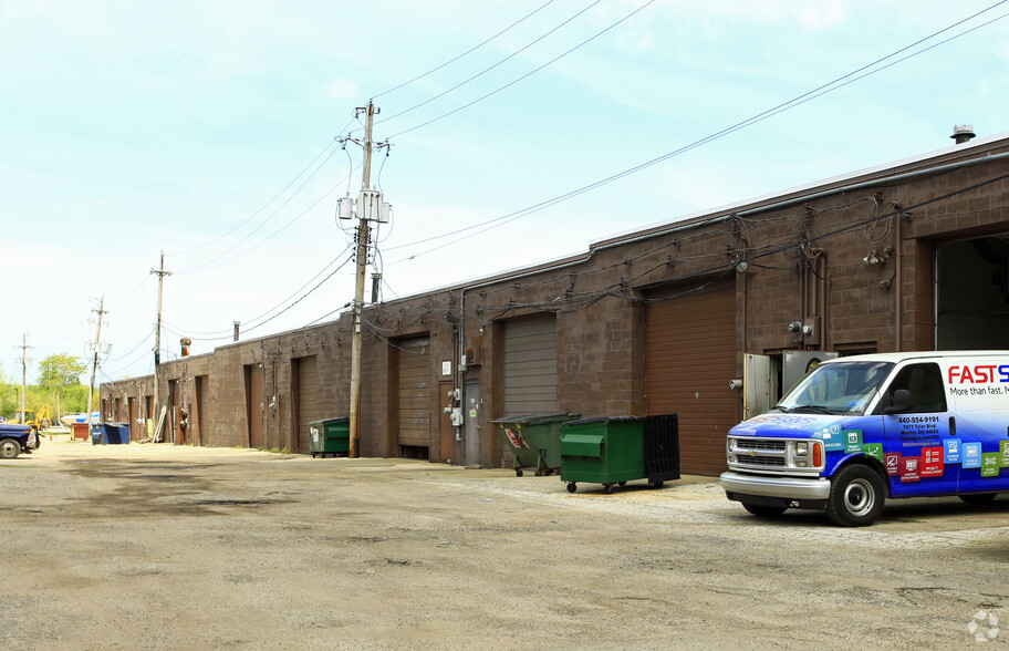 7471 Tyler Blvd, Mentor, OH for lease - Building Photo - Image 3 of 5