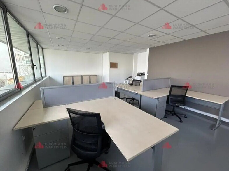 Office in Dijon for lease - Interior Photo - Image 2 of 4