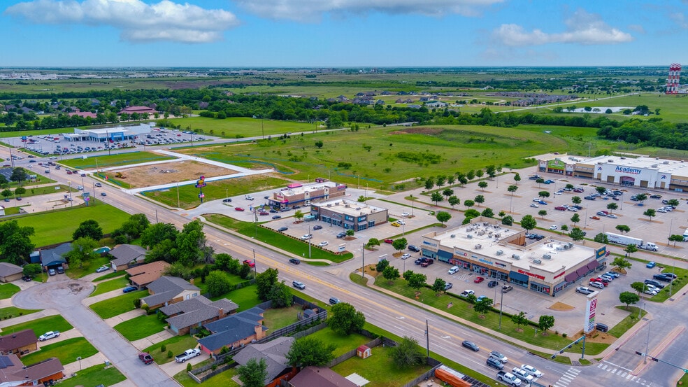 1734-1740 NW 82nd St, Lawton, OK for lease - Building Photo - Image 3 of 7