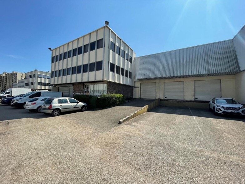 Industrial in L'Haÿ-les-Roses for lease - Building Photo - Image 2 of 6