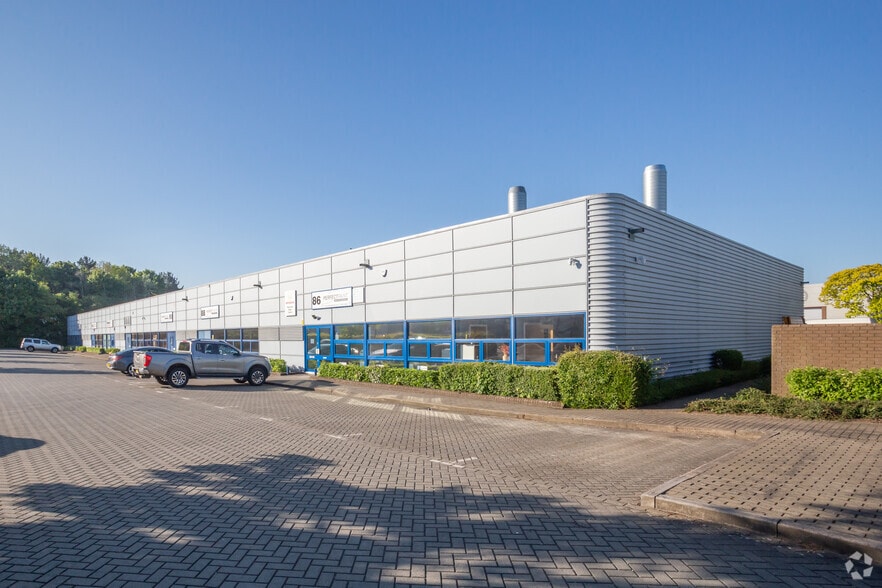 86-98 Tanners Dr, Milton Keynes for lease - Primary Photo - Image 1 of 2