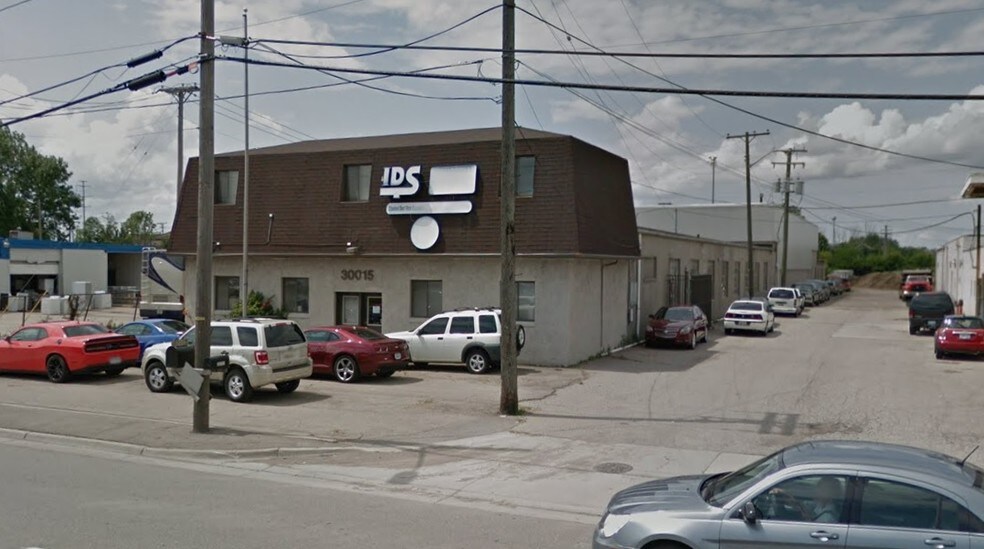 30015 Groesbeck Hwy, Roseville, MI 48066