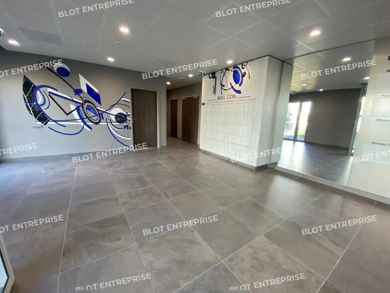 Office in Saint-Herblain for lease - Interior Photo - Image 2 of 14