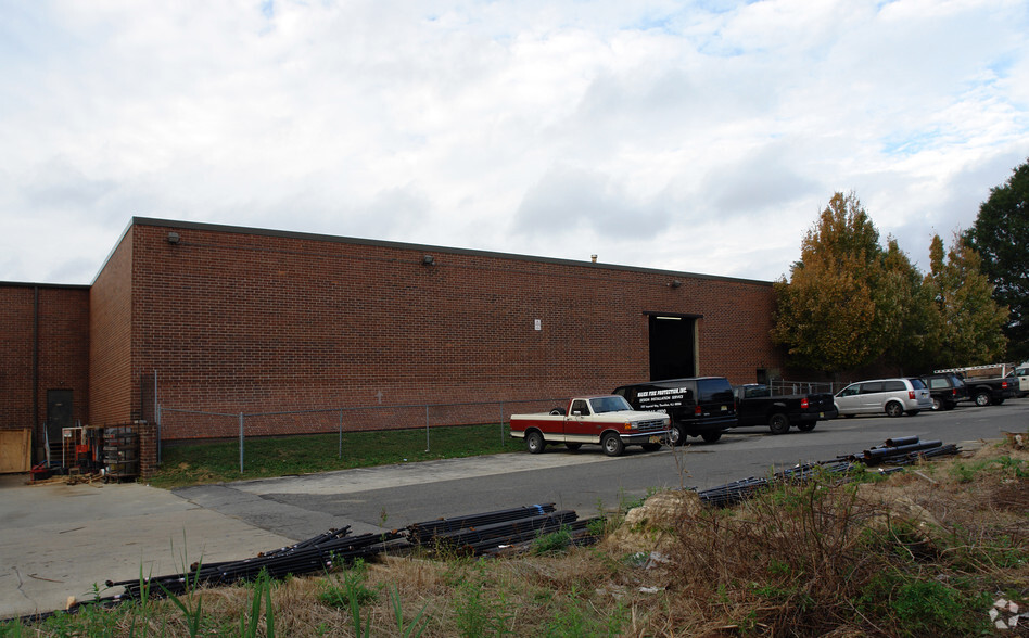 1707-1709 Imperial Way, Thorofare, NJ for lease - Building Photo - Image 2 of 3