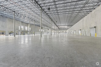 9220 Kirby Dr, Houston, TX for lease Interior Photo- Image 2 of 4