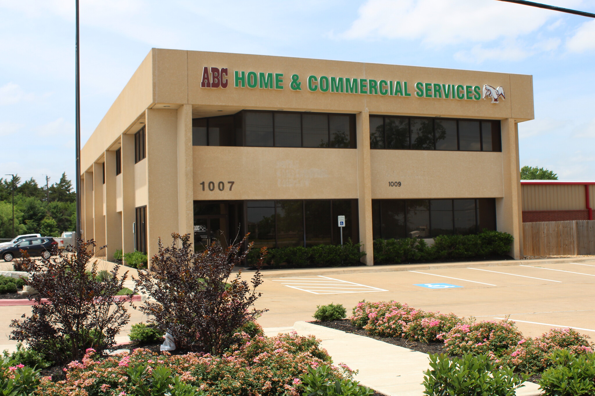 1007-1009 N Earl Rudder Fwy, Bryan, TX for lease Building Photo- Image 1 of 4