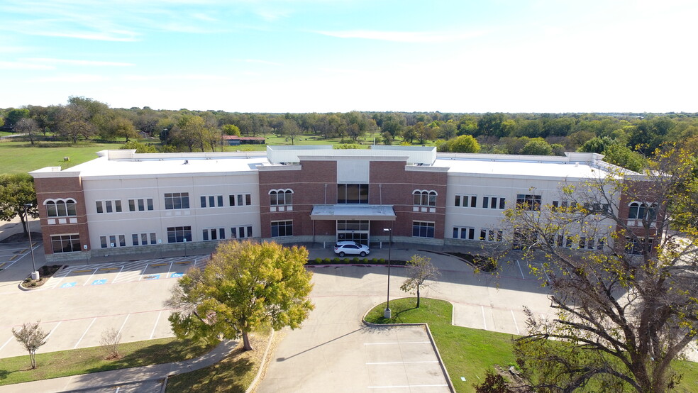 1305 W Jefferson St, Waxahachie, TX for lease - Building Photo - Image 2 of 8