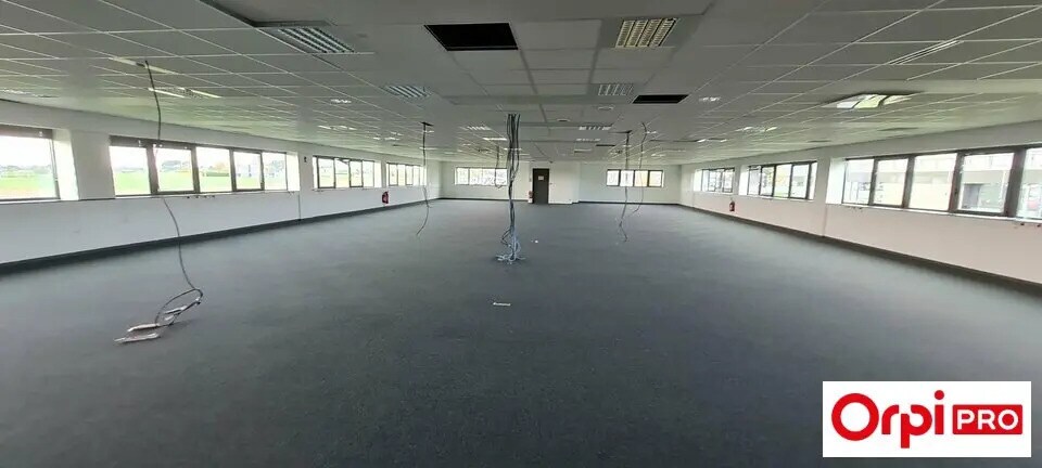 Office in Plérin for lease Interior Photo- Image 1 of 10