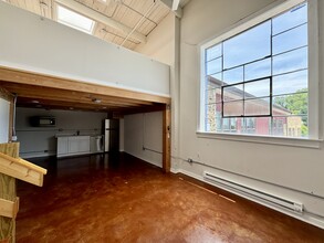 3502 SCOTTS Ln, Philadelphia, PA for lease Interior Photo- Image 1 of 9