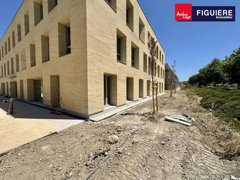 Office in Aix-en-Provence for lease - Building Photo - Image 1 of 8