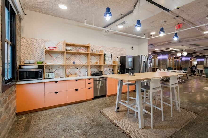 2937 E Grand Blvd, Detroit, MI for lease - Interior Photo - Image 2 of 14