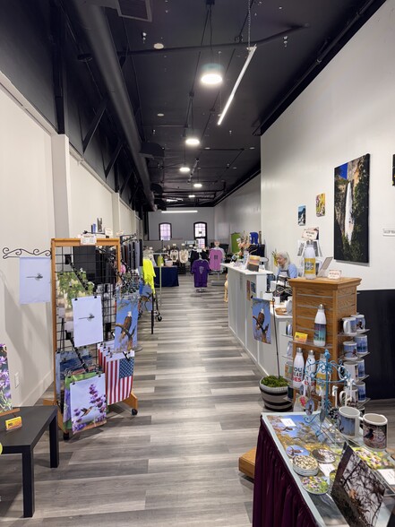 1017 Front St, Sacramento, CA for sale - Interior Photo - Image 2 of 37