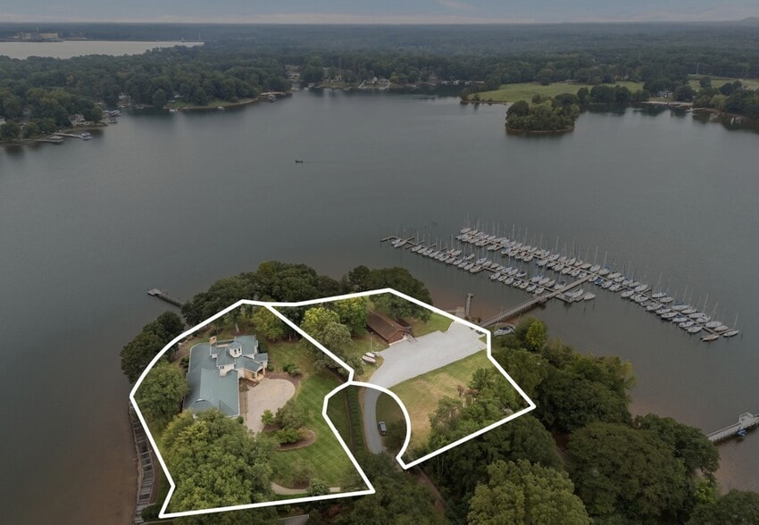 1887 Yacht Club Dr, Denver, NC for sale - Primary Photo - Image 1 of 3