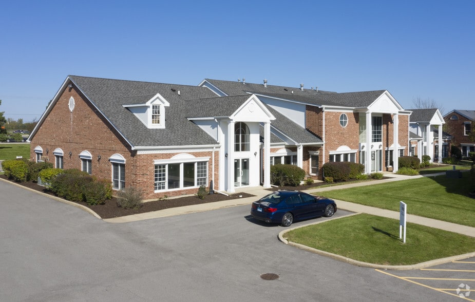 33 W Higgins Rd, South Barrington, IL for lease - Primary Photo - Image 1 of 9