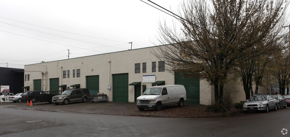 1920-1938 SE 10th Ave, Portland, OR for lease - Primary Photo - Image 1 of 3