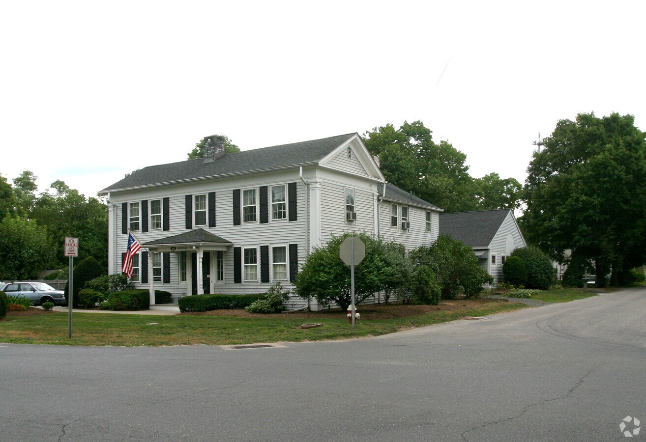 141 Dowd Ave, Canton, CT 06019