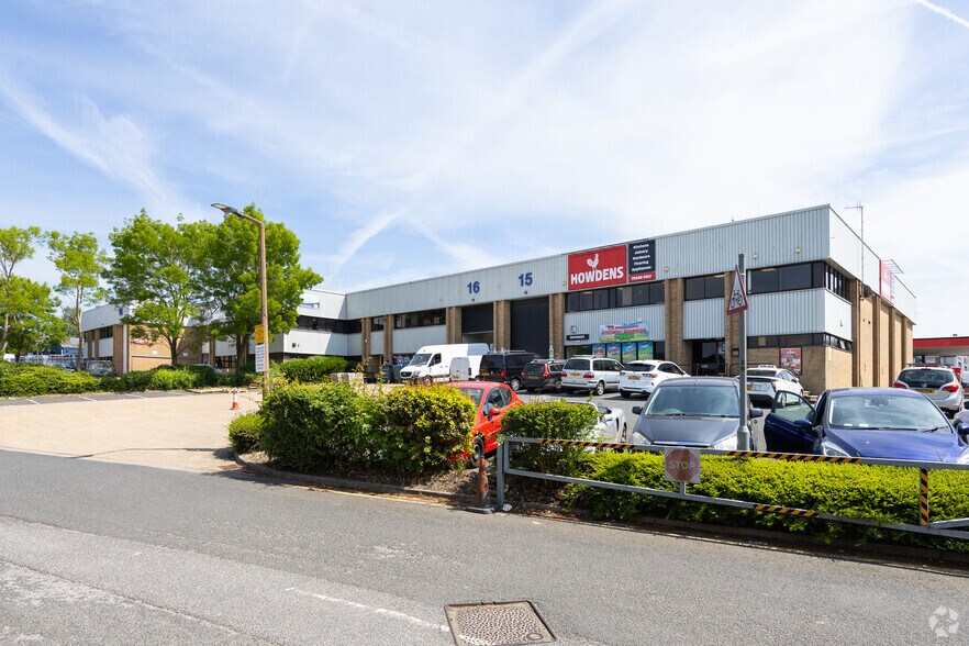 Fleming Way, Crawley for lease - Building Photo - Image 1 of 5