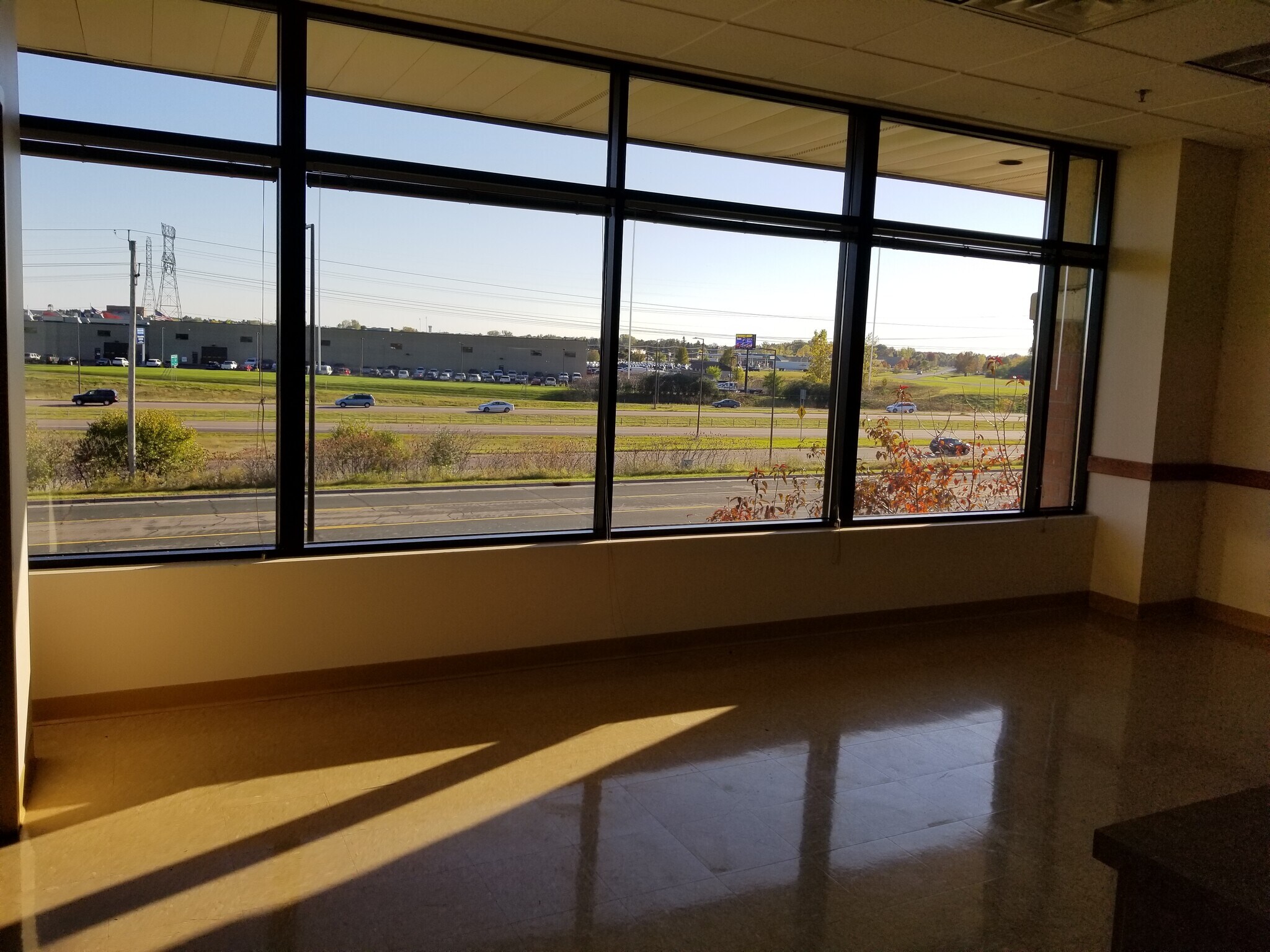 2850 Curve Crest Blvd, Stillwater, MN for lease Interior Photo- Image 1 of 7
