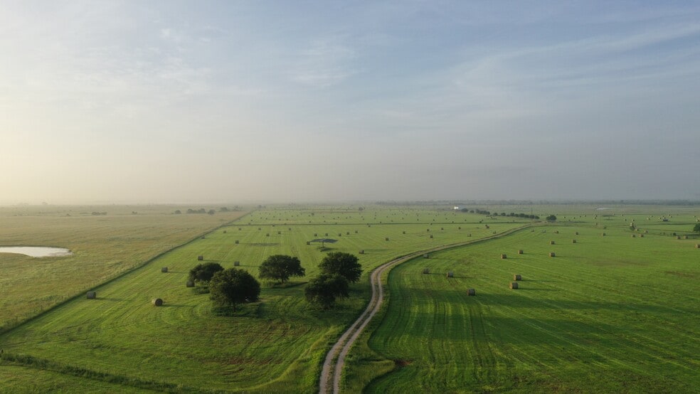 6674 Oilfield Road, Sealy, TX for sale - Building Photo - Image 1 of 3