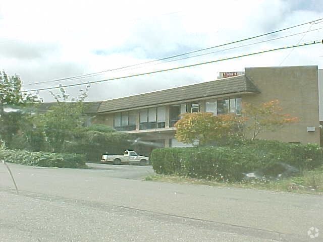 5611 196th St SW, Lynnwood, WA for lease - Building Photo - Image 2 of 3