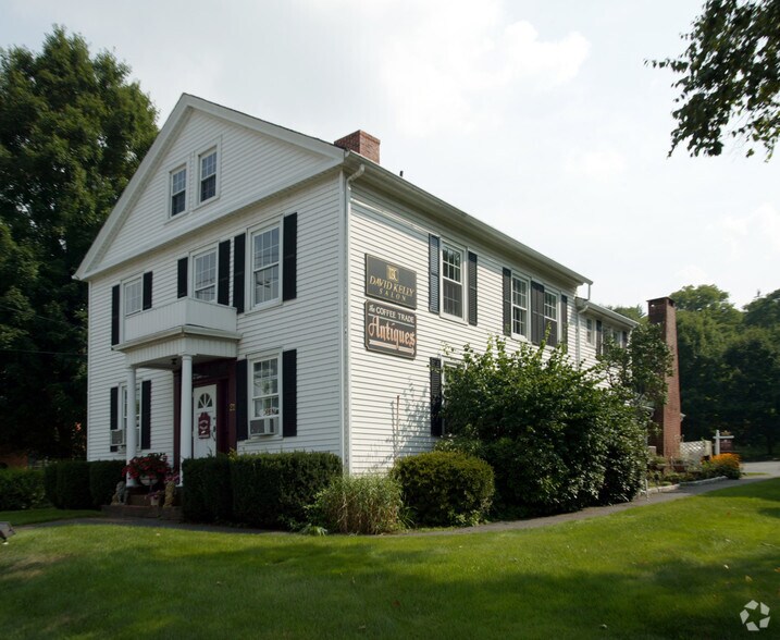 21 W Main St, Avon, CT 06001