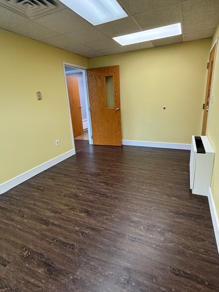 118 W Oak St, Mason, MI for lease - Interior Photo - Image 2 of 10