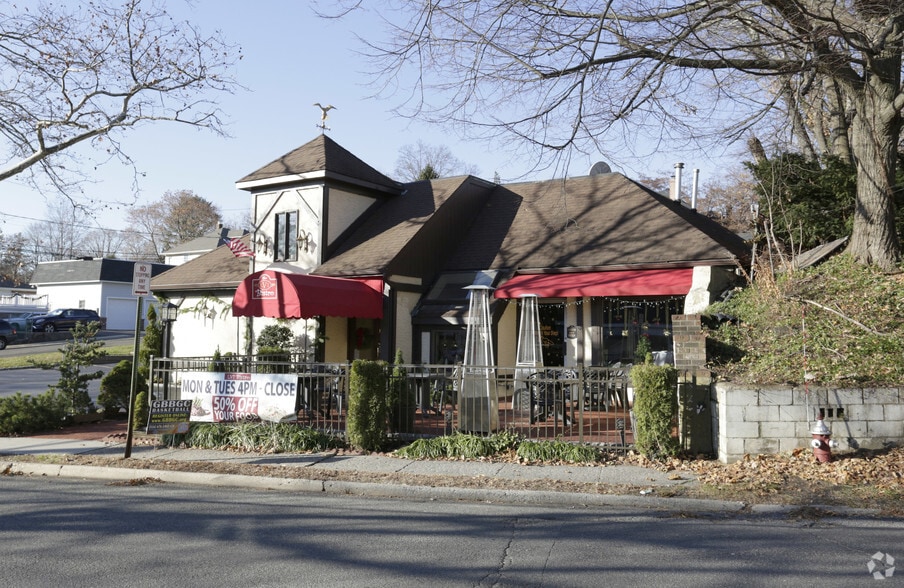 225 Birch Hill Rd, Locust Valley, NY for sale - Primary Photo - Image 1 of 1